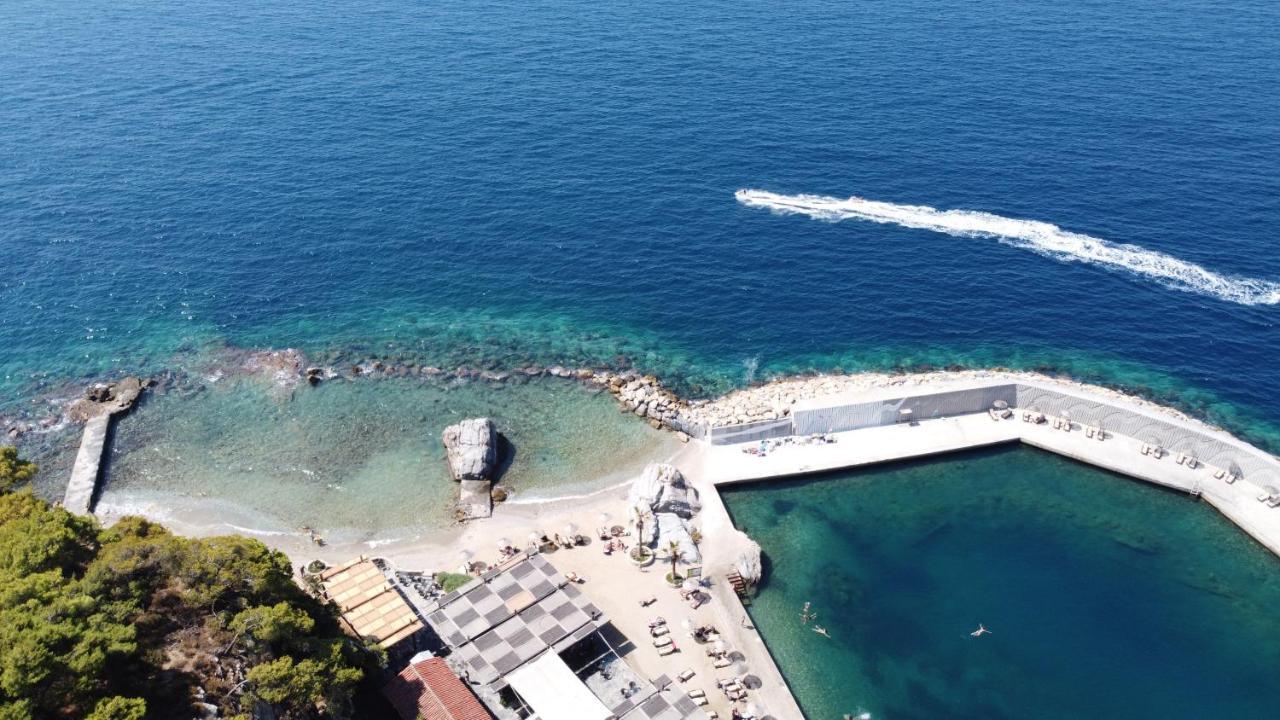 Resort Pine Bay